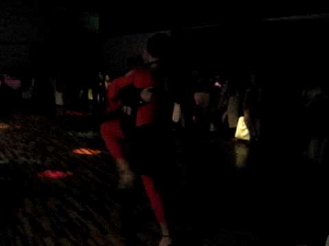 Soledad Galiano y Gustavo Gimenez profes de Mambo Club bailan en Salsa Hot