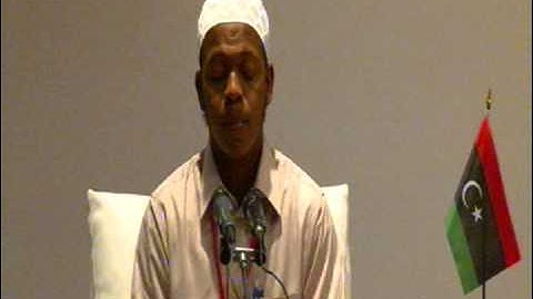 المتسابق أحمد الصالحين جمعة من مكتب مرزق في جانب القرآن الكريم كاملا