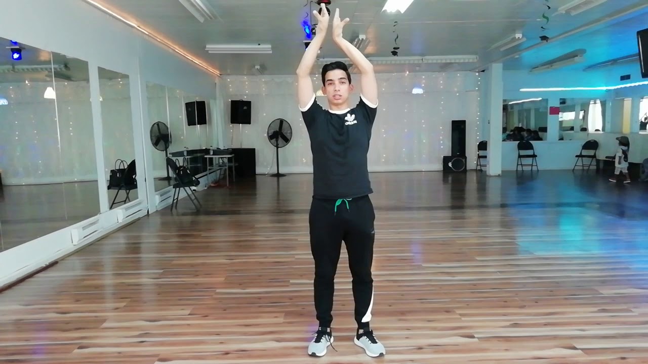 Movimiento del pañuelo y colocación de brazos