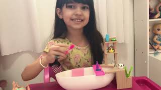Barbie Brincando Na Banheira De Espuma