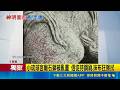 三立獨家｜惡作劇?小琉球宮廟石獅被亂畫 紅筆寫英文.越南文 小琉球宮廟石獅被亂畫 信徒持鋼刷.抹布反覆擦拭｜記者 朱俊傑 何正鳳｜新聞一把抓20260517｜三立新聞台