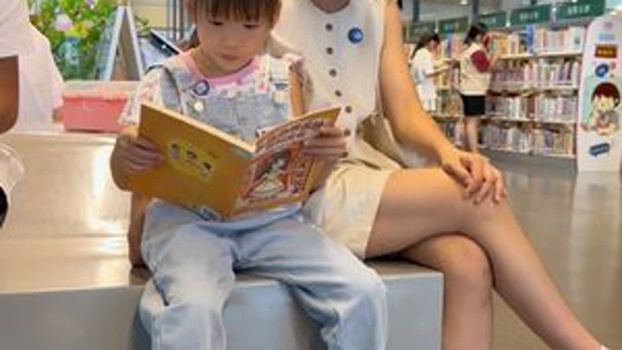 35岁了有时候想想自己也挺幸福的，有个可爱懂事的女儿。虽然和孩子爸离了婚，除了孩子外，我们不再过问彼此的生活。有姐妹说复婚对孩子好 ，但是我觉得我开心我的孩子她才会快乐。两个人合不合适我们自己清...