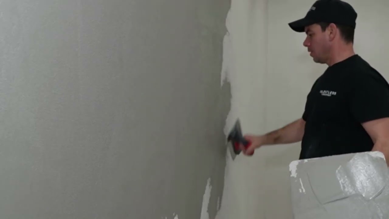 Нанесение второго слоя базы Microne Plus Base with Colour.