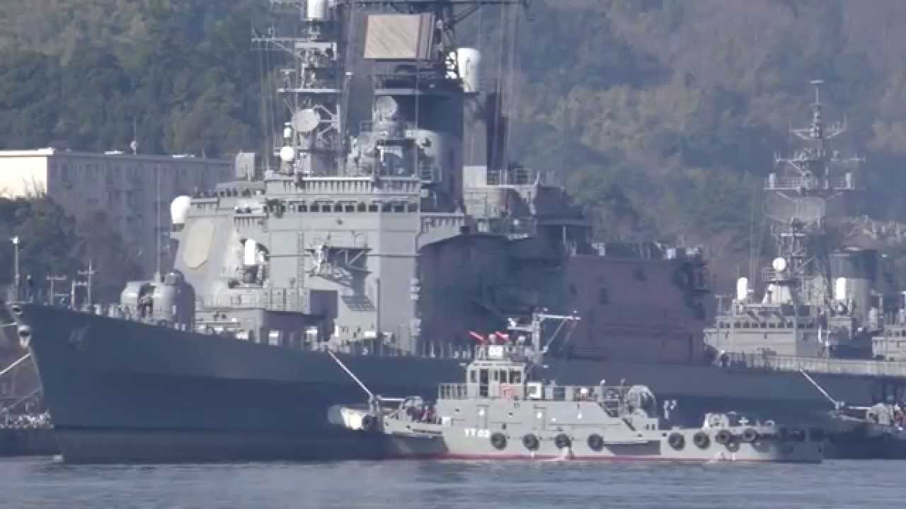 M150326B 海上自衛隊 除籍護衛艦『旧しらね』 係留替え - YouTube