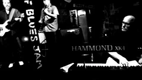 Daniel DeSousa sings 'Sweet Home Chicago' at Danny...
