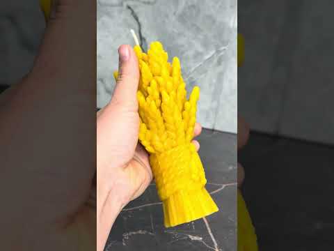 Фігурна свічка Різдвяний Дідух з колосків з натурального бджолиного воску 17 см етно декор ручної роботи, видео 1