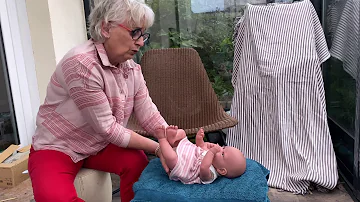 Comment faire quand bébé s'étouffe avec le lait ?