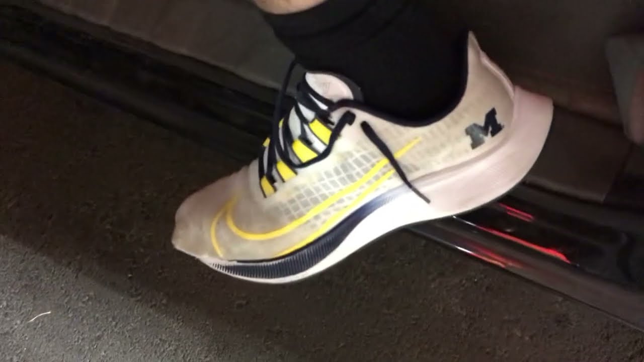 Pumping Gas Wearing Hot Nike Pegasus 37 Michigan Go Blue Running Shoes!
