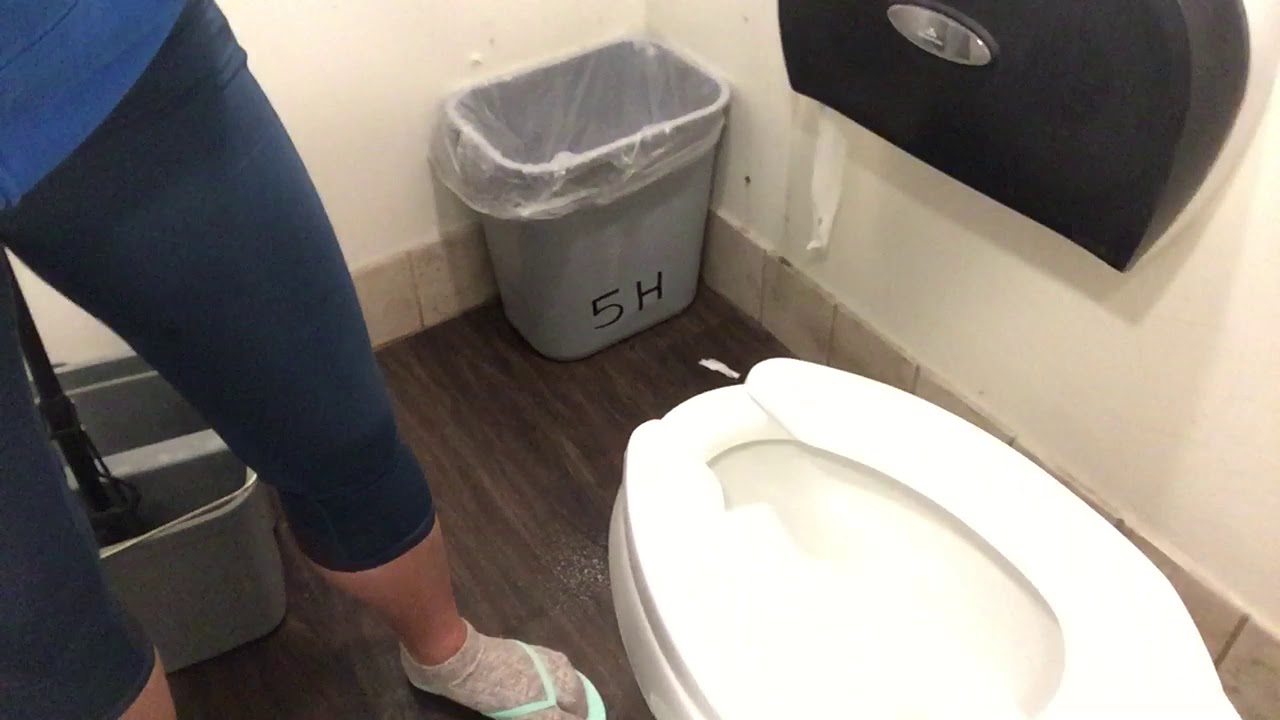 What I did in Los Angeles 2019: Bathroom Duty at the Co-op (27 May 2019)