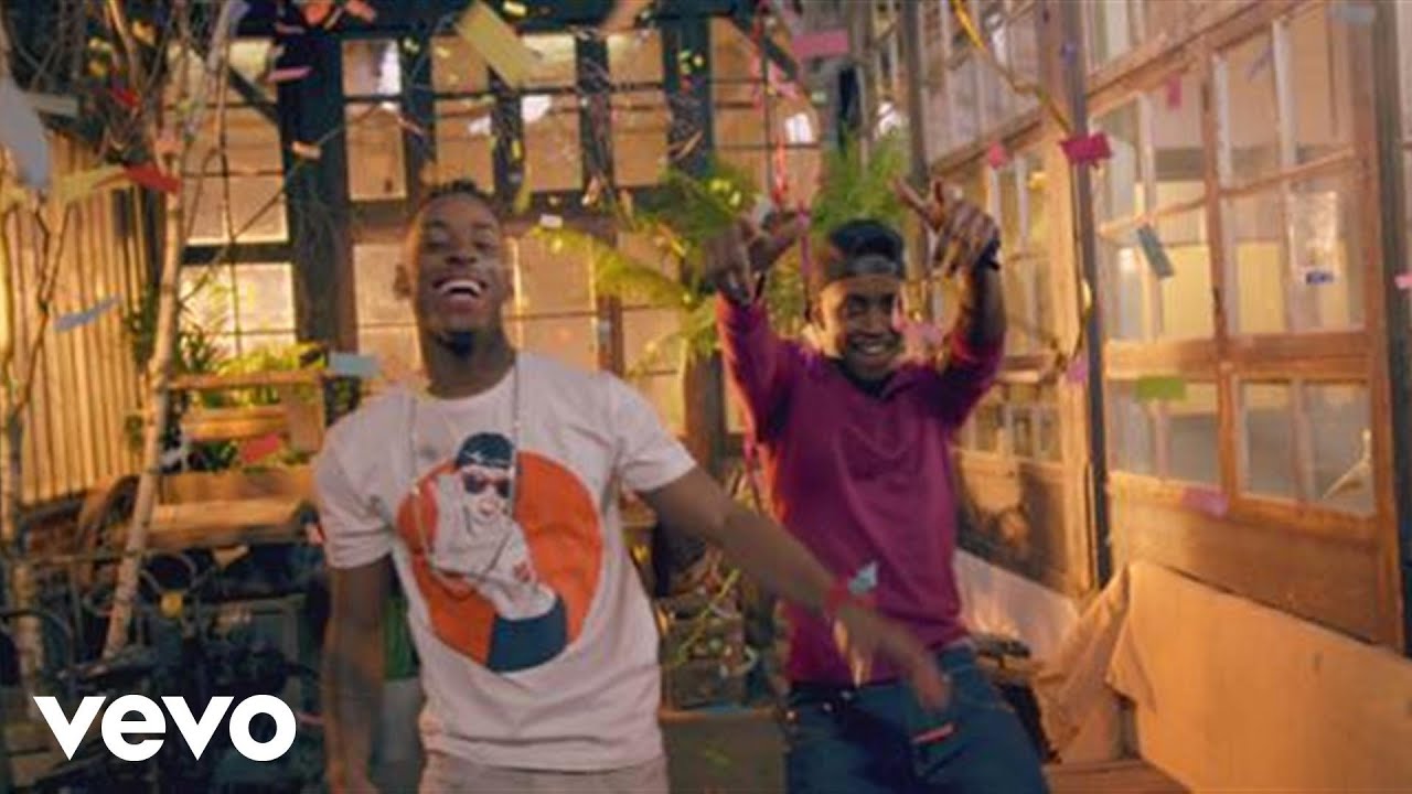 Pedida Perfeita Tararatata (Versão Português) (Official Video)