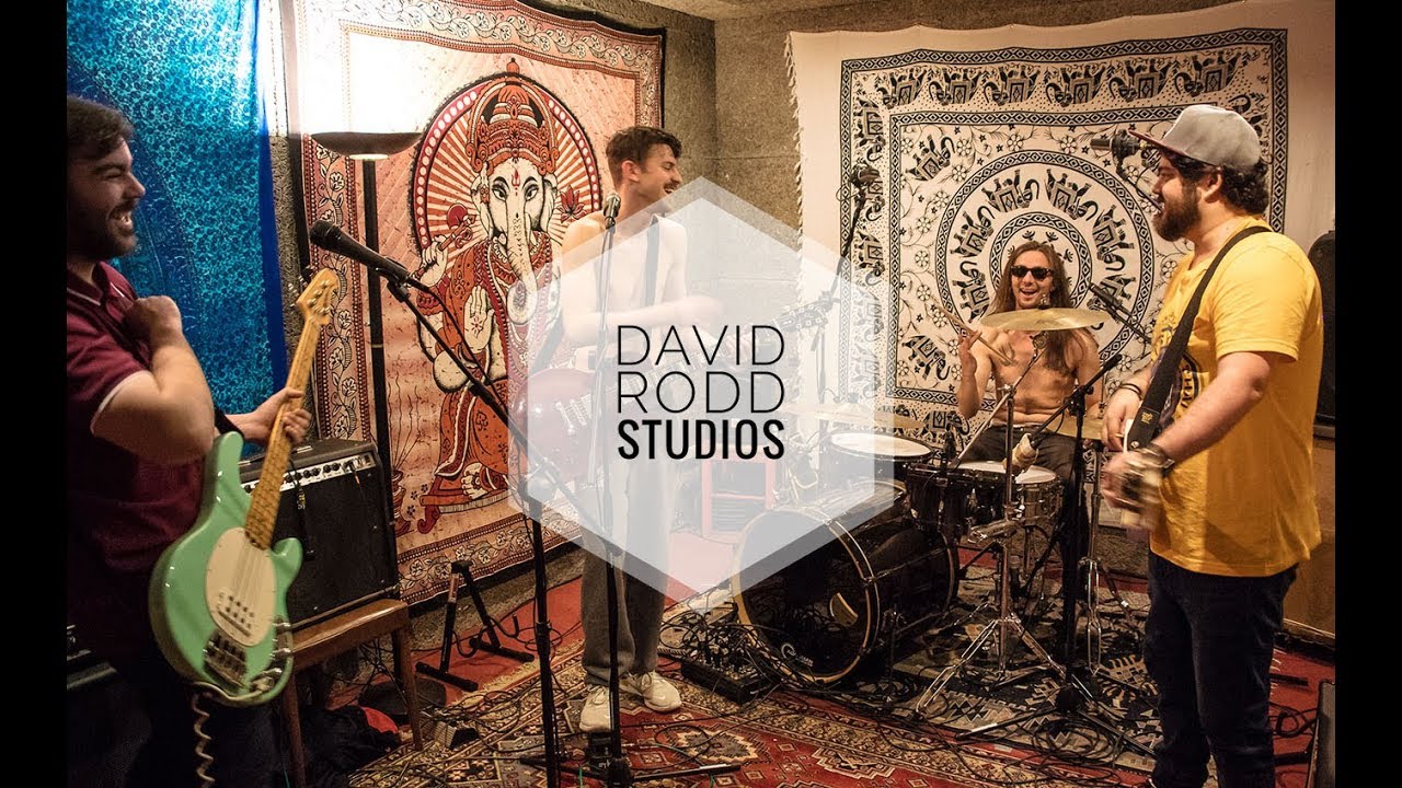 Treintañeras Cañeras - Tema de moda - Live at David Rodd Studios - YouTube