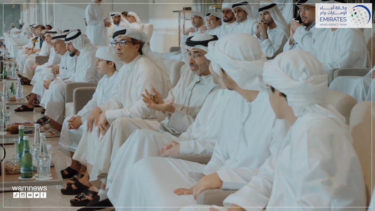 منصور وذياب وعبدالله بن زايد يشهدون مباراة الجزيرة والوحدة