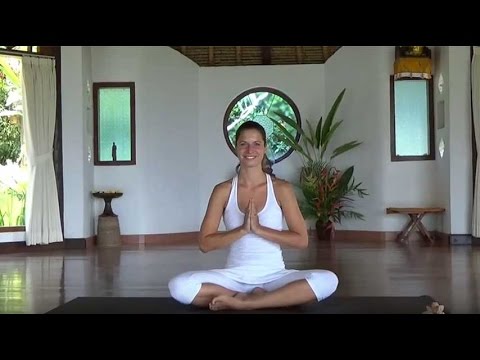 Video: 4 úžasné Přínosy Jógy Surya Namaskar Shilpy Shetty