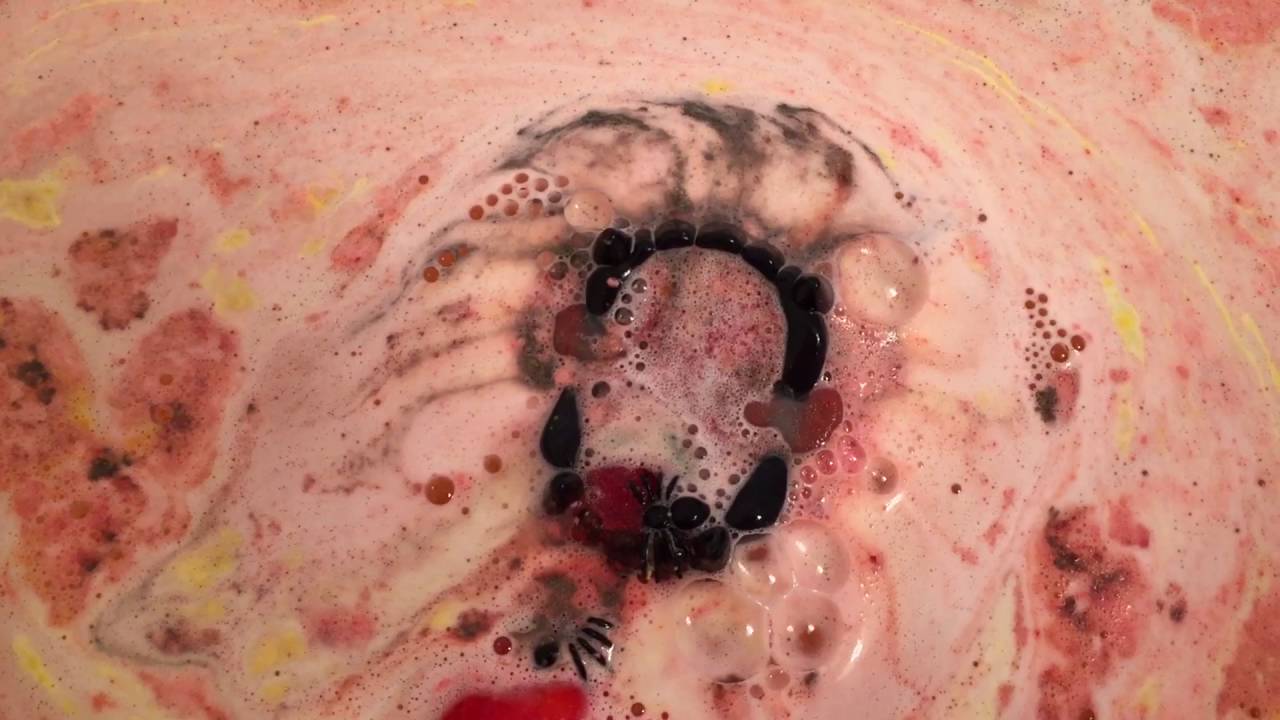 The 80's Horror bath bomb from ThebigMeltdown