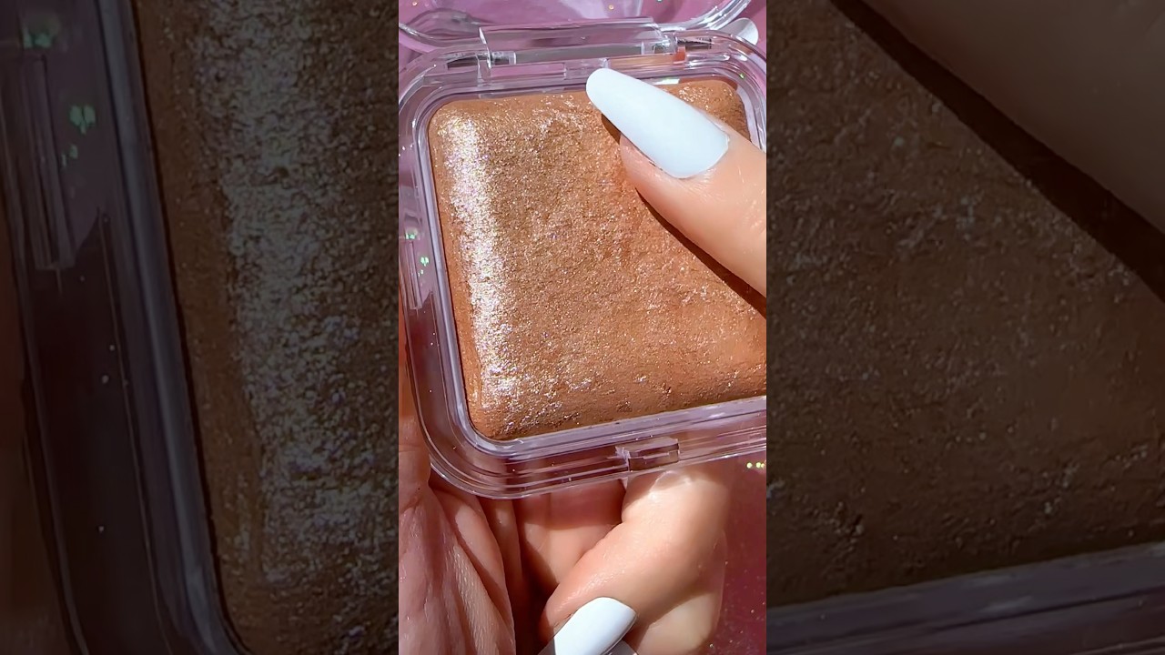 Glow, but make it Holo! ✨ #beauty #makeup #highlighter #fyp #viralshort