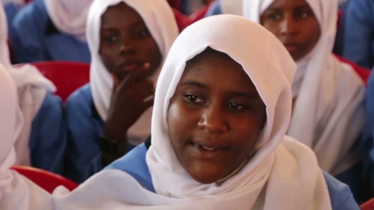 مدحة صببت دموعا