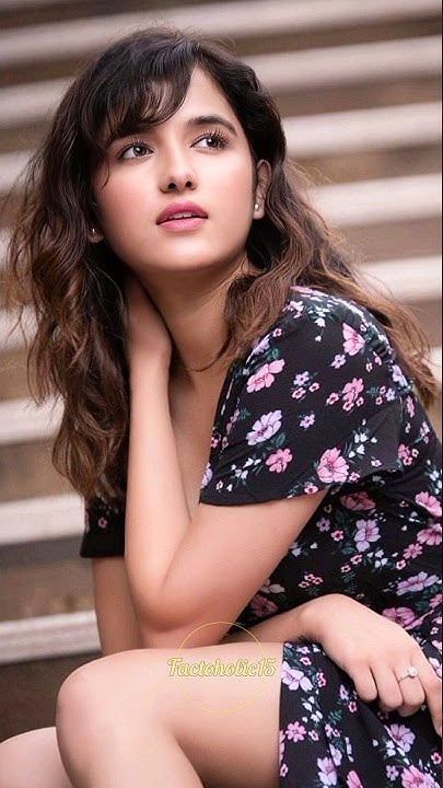 Top 10 Most Beautiful Indian Female Singers 2023 nehakakkar top-10-most-beautiful-indian-female-singers-2023-nehakakkar