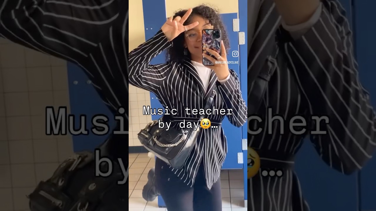 👩🏽‍🏫👷🏽‍♀️ 