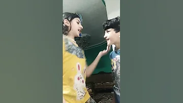 الاخت دائما تضرب اخوها الصغير 