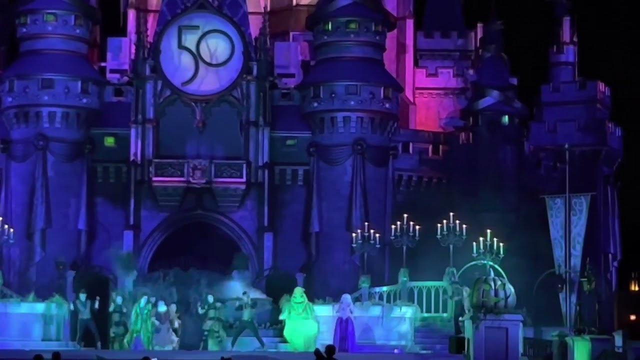 Hocus Pocus Villain Spectacular !! Disneys not so scary Halloween party!!