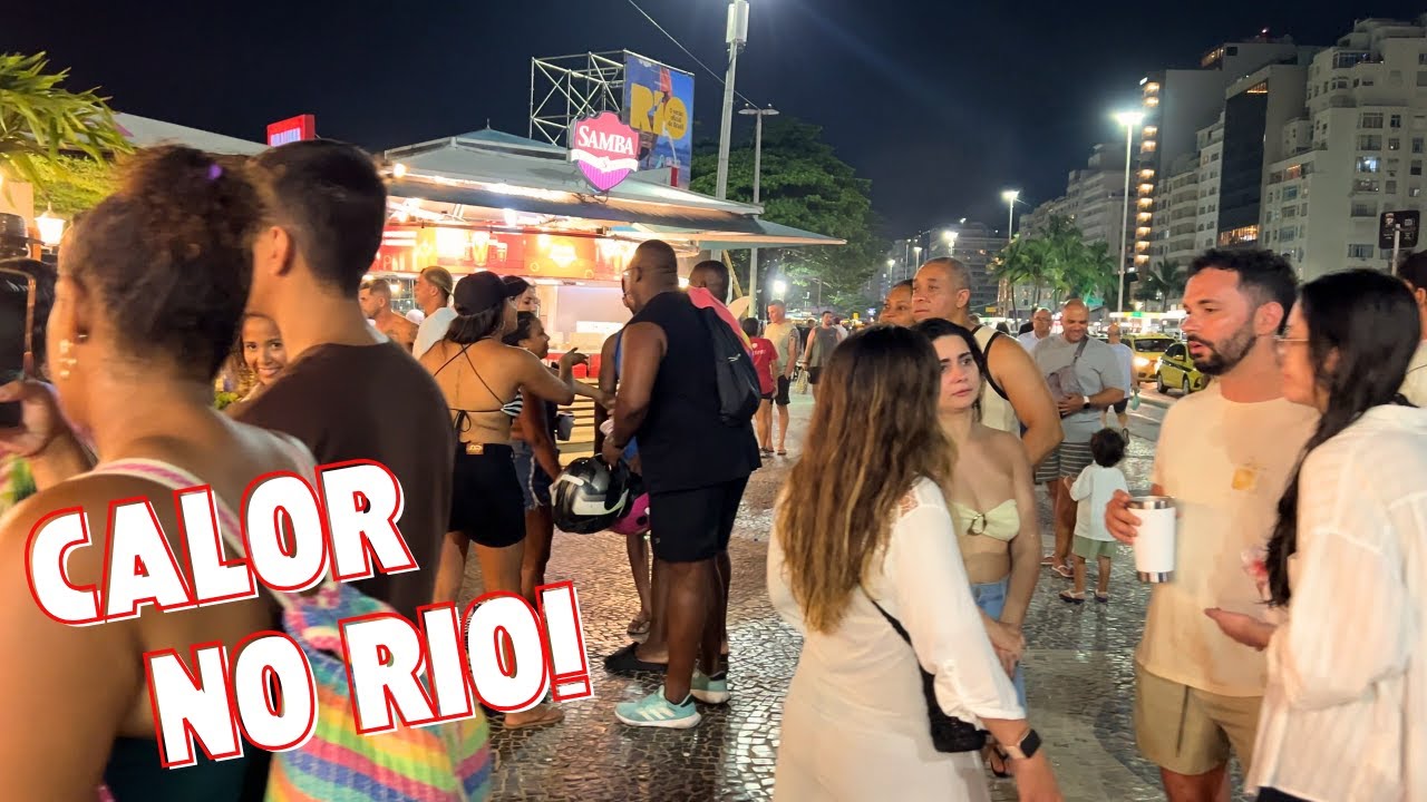 Наслаждаемся ночной жизнью на набережной Копакабана летом в Рио.