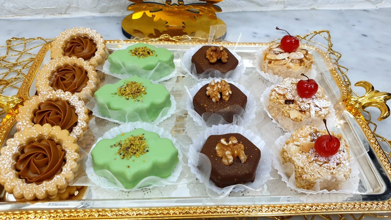 تشكيلة حلويات للعيد/ بعجينة واحدة ب250غ مرغارين كل نوع بذوق مميز( كاستال شكولة لوتس فستق)