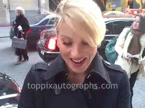 Christina Applegate - Signing Autographs at "The Late Show with David Letterman"