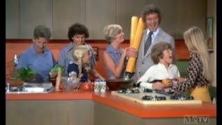 The Brady Bunch - Episode 511 - The Cincinnati Kids - Act 1 (Letterbox) by Classic TV & More 31,366 views 4 years ago 2 minutes, 23 seconds