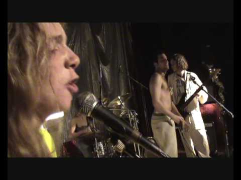Смотреть «Les Bringuettes Ouvertes concert Avessac "Supermarket Parano"» на YouTube Смотреть «Les Bringuettes Ouvertes concert Avessac "Supermarket Parano"» на YouTube