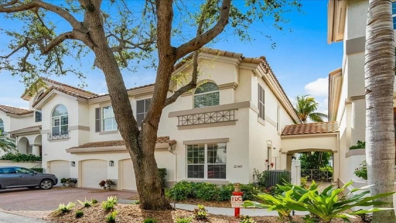 PARK SHORE Naples Florida Condos and Real Estate for Sale Presented by Steven Chase.