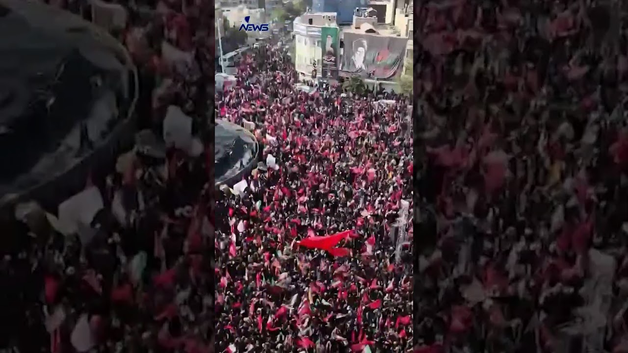 بشعار «هيهات منّا الذلّة».. مشيّعو المرشد الإيراني الراحل علي خامنئي يطالبون بالثأر لاغتياله