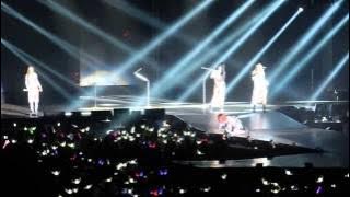 2NE1 내가 제일 잘 나가 I don't care AON Hong Kong
