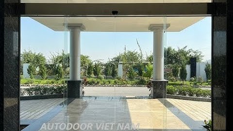 Cửa tự động trụ sở chính quyền hai cấp mới