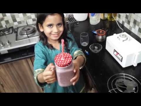 strawberry-milkshake-recipe-with-oreo-by-mehreen-fatima-|-urdu/hindi-|-cute-little-girl