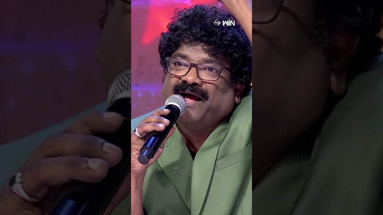 #shorts - 🎤😝🎤Lyricist Chandrabose sings the Nammaku Nammaku song #PaduthaTheeyaga🎤😝