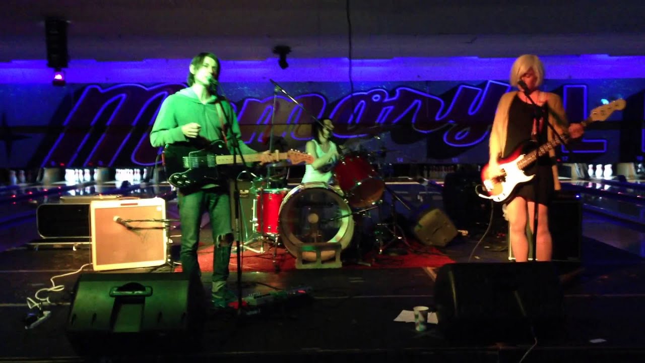 Mira Catbath "Casio" @ Memory Lanes 09.20.13 en YouTube Mira Catbath "Casio" @ Memory Lanes 09.20.13 en YouTube