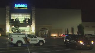 Gunfight erupts outside Washington Square Mall