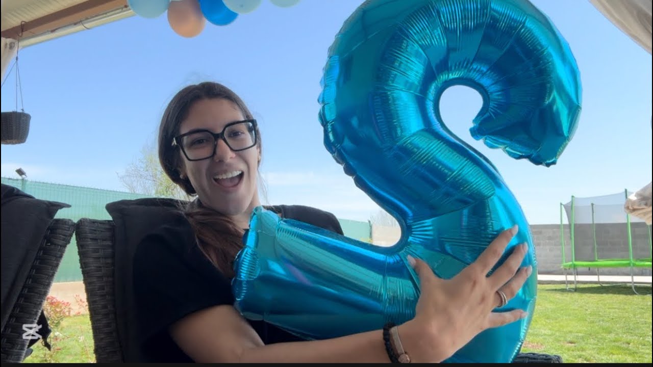 Бебе на 2 години и голям батут💙