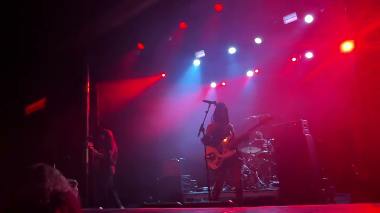 “A Love International” — Khruangbin Live at the Bass Magazine Awards 2026