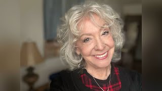 I’m Back For A Quick Hello Resimi