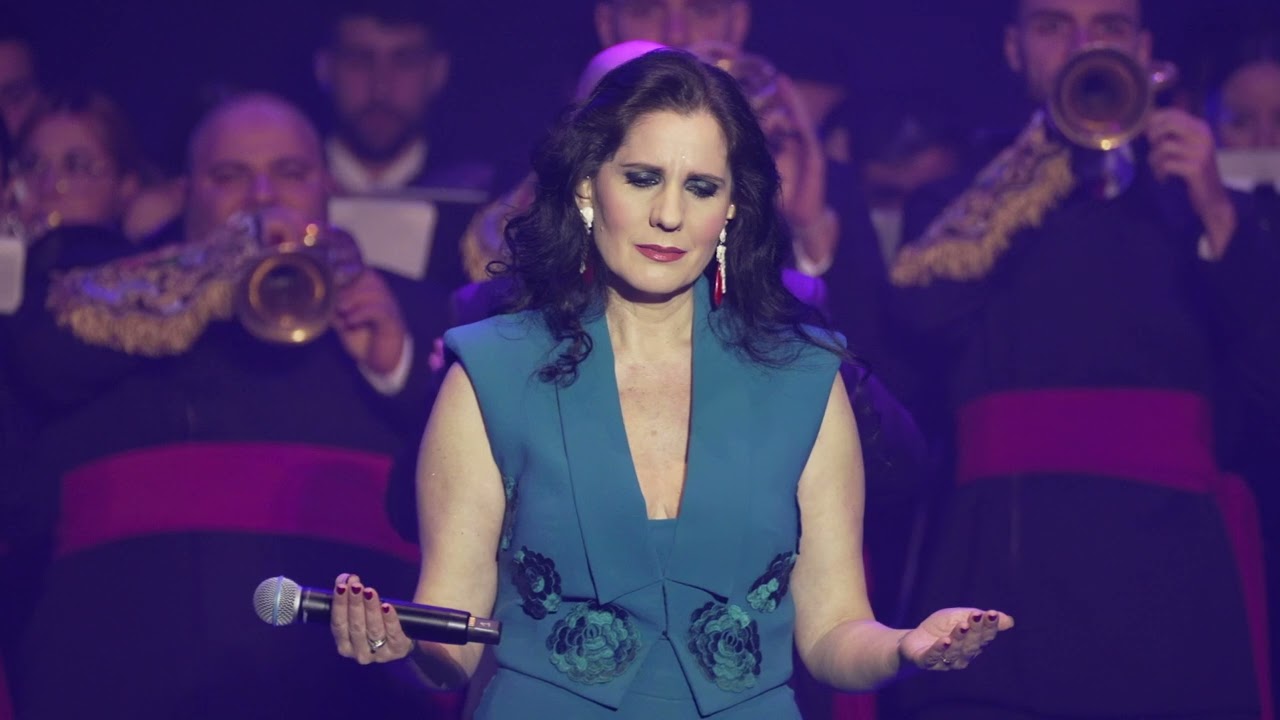 Con al Fé inquebrantable. Diana Navarro y Banda del Cautivo de Málaga.