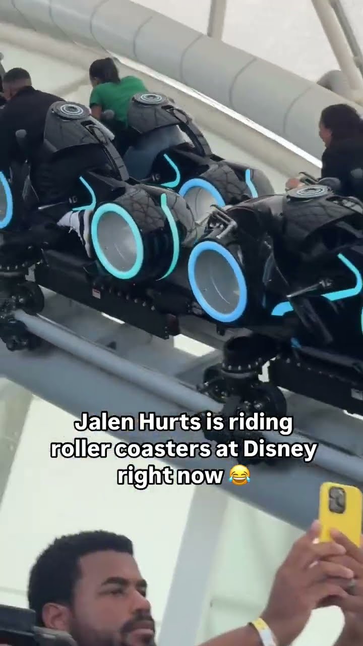 Jalen Hurts is having a time at Disney World! ?
