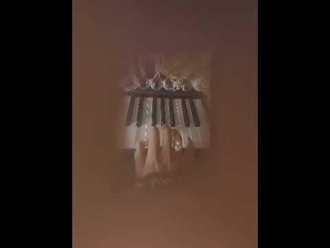 تعليم عزف على البيانو لمقطع من اغنية نجاة انا بعشق البحر مع شرح الصولفيج وطريقة عزف اليد اليسرى