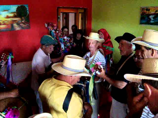 Folia de Reis em São Pedro da União - MG . . . . . #foliadereis #comp