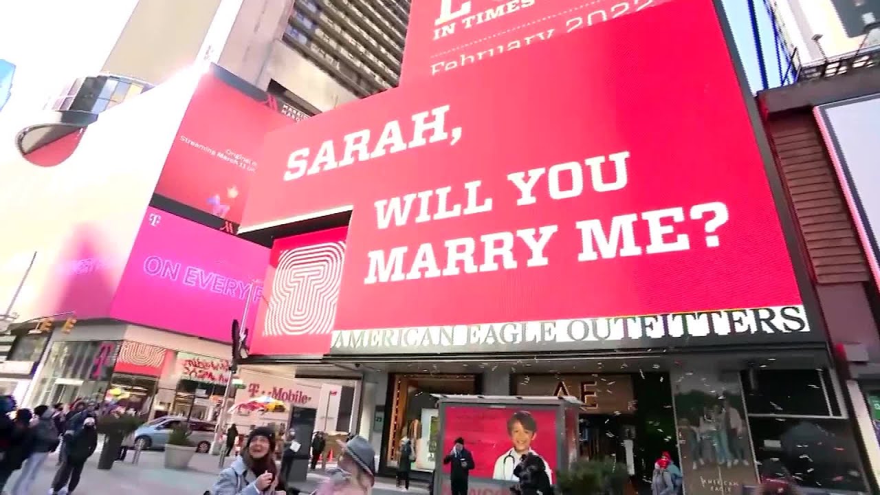 WEB EXTRA: Valentine's Day Proposal, Wedding in Times Square