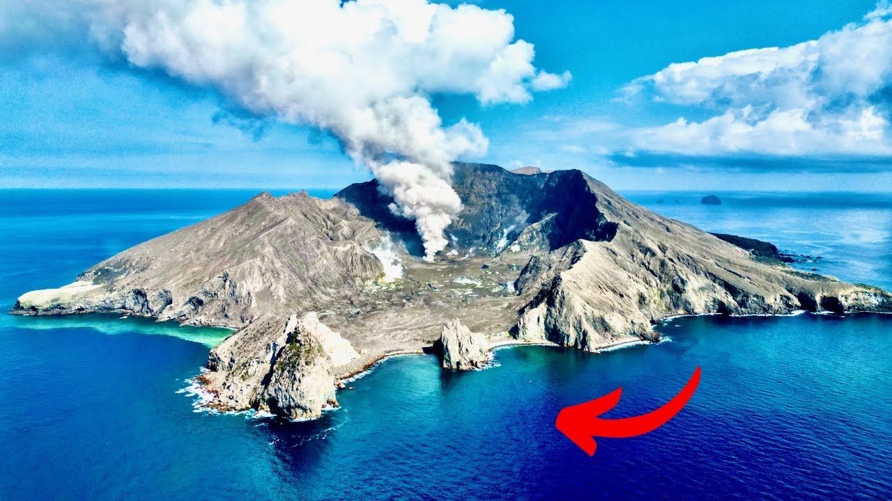 SOLO Boat Camping ACTIVE Volcano (Spearfishing for food)