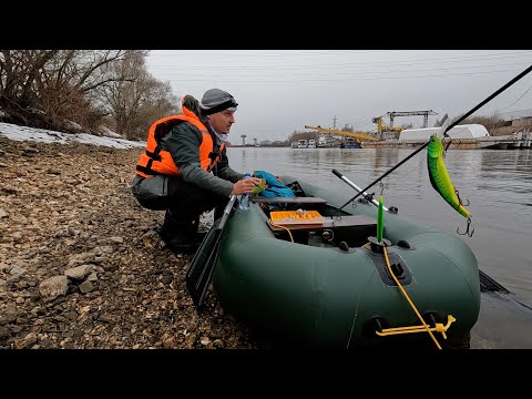 Купил лодку ПВХ и сразу на реку. Первый раз на рыбалке с лодки. Обзор ПВХ лодки Prima Virage 240.