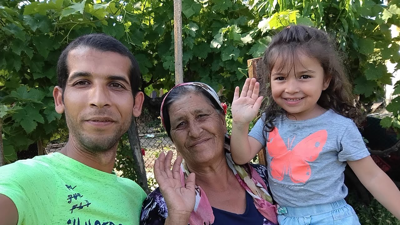 Баба Гана на 65 г. От с.Елхово е Пример за Младото Поколение