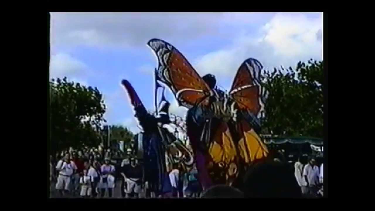 Epcot Entertainment Aviators Disney Stilt Walkers 1999 YouTube