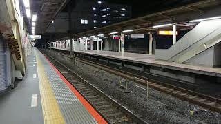 4月8日藤沢駅 新鶴見A55B運用 3070レ EF65-2057 貨物色 赤プレート +  吹田A32運用 55レ 福山通運レールエクスプレス EF66-109